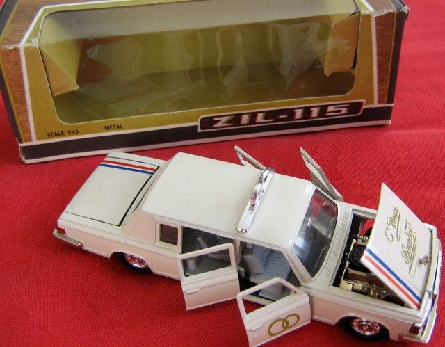 Original ZIL 115 Wedding Limo Metal Toy Model/Box/Scale 143/FREE 