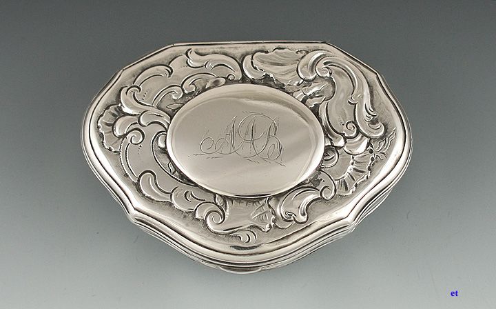 1742 ENGLISH STERLING HEAVY PRETTY SNUFFBOX  