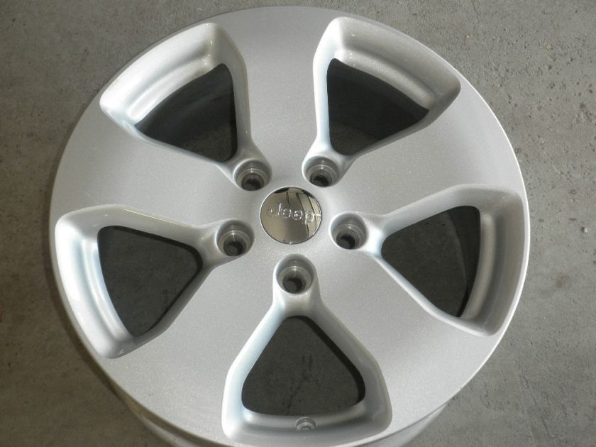 9105 JEEP GRAND CHEROKEE FACTORY 18 WHEEL RIM SILVER  