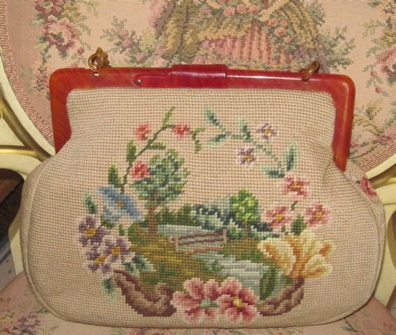 FLORAL/SCENES NEEDLEPOINT w LUCITE Frame/Handle BEIGE Vintage Purse 