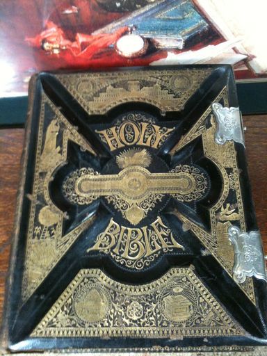 ANTIQUE FAMILY HOLY BIBLE CLASP UNMARKED LEATHER 1885 KING JAMES 