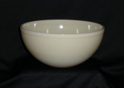 VINTAGE BELVEDERE OVENWARE MILK GLASS MIXING BOWL 9.50  