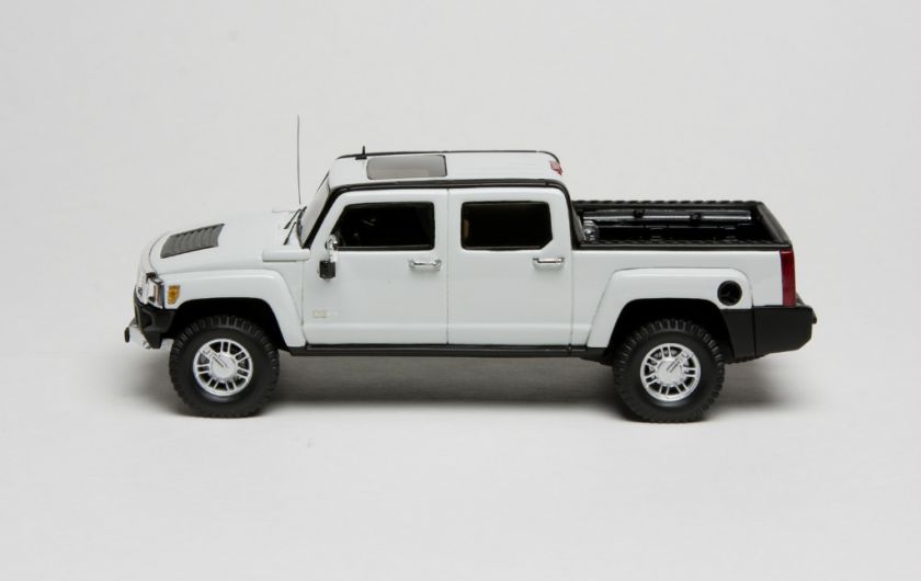 LUXURY COLLECTIBLES 2008 Hummer H3T Birch White  