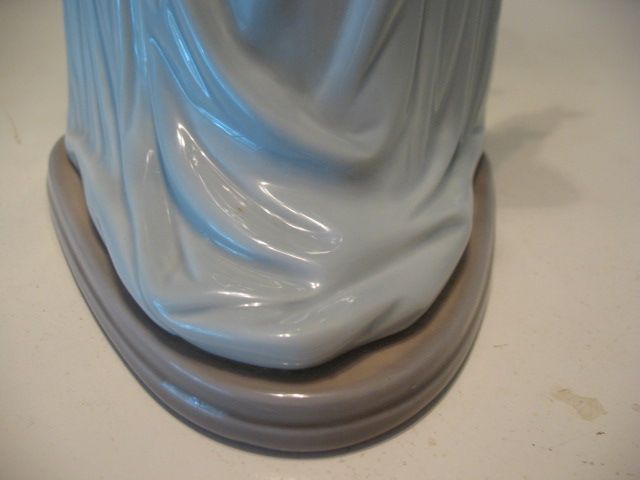 LLADRO # 1428 Afternoon Tea Elegant Lady 14 tall RETIRED  