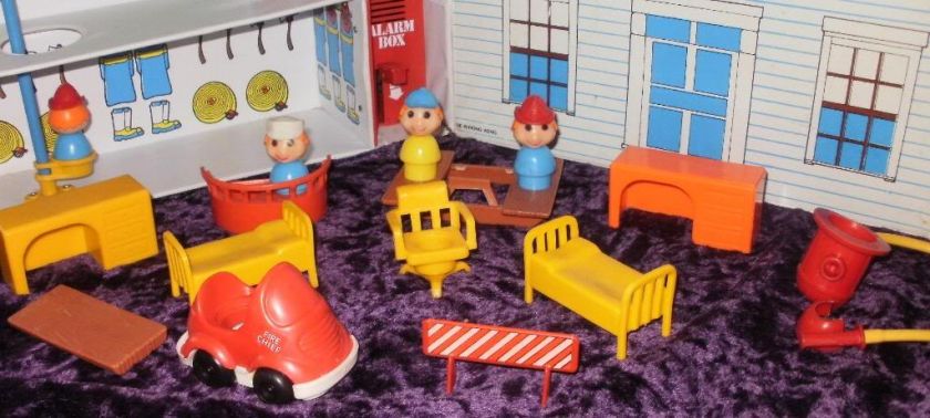   MADE HONG KONG LITTLE PEOPLE FIRE Man FIGHTER Play SET Toy  