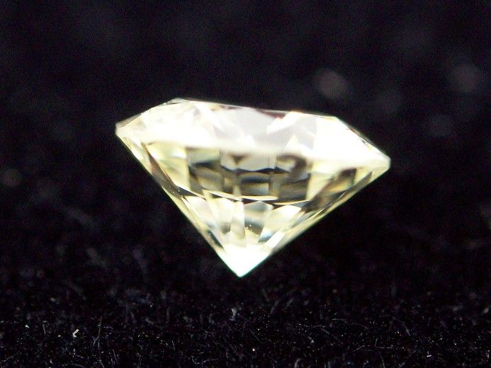 29 ct loose Round Brilliant Cut light yellow Diamond VS1  