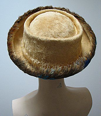 LADIES VINTAGE GOLD FELT HAT, FEATHER BRIM Germany #565  