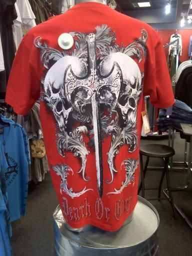   COUTURE .CREW NECK  FACE OFF RED WITH CRYSTALS BNWT SZ XL  