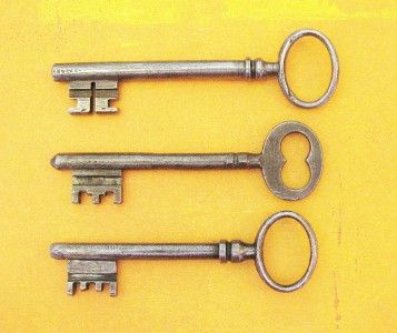 LOT OF 3 OLD ANTIQUE FRENCH STEEL SKELETON KEYS 3 7/8 to 3 1/2 (98 