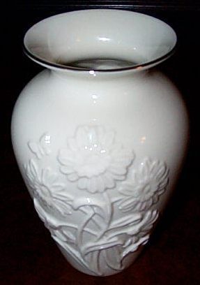 LTD ED Lenox DELIGHTFUL DAISIES Fine Ivory China VASE  