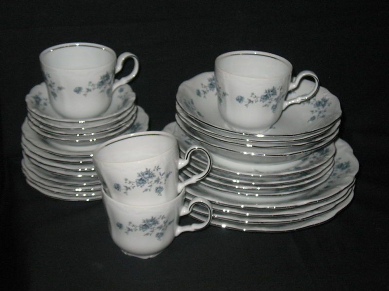 TRADITIONS HAVILAND BLUE GARLAND 28 PC DINNERWARE SET  