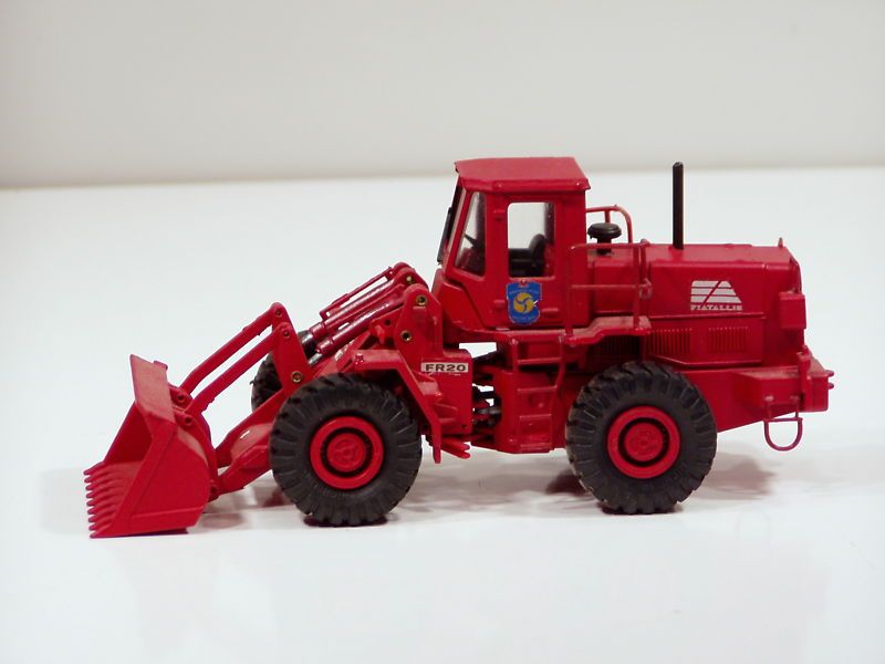 Fiat Allis FR20 Loader   RED 1/50   Old Cars #60201  