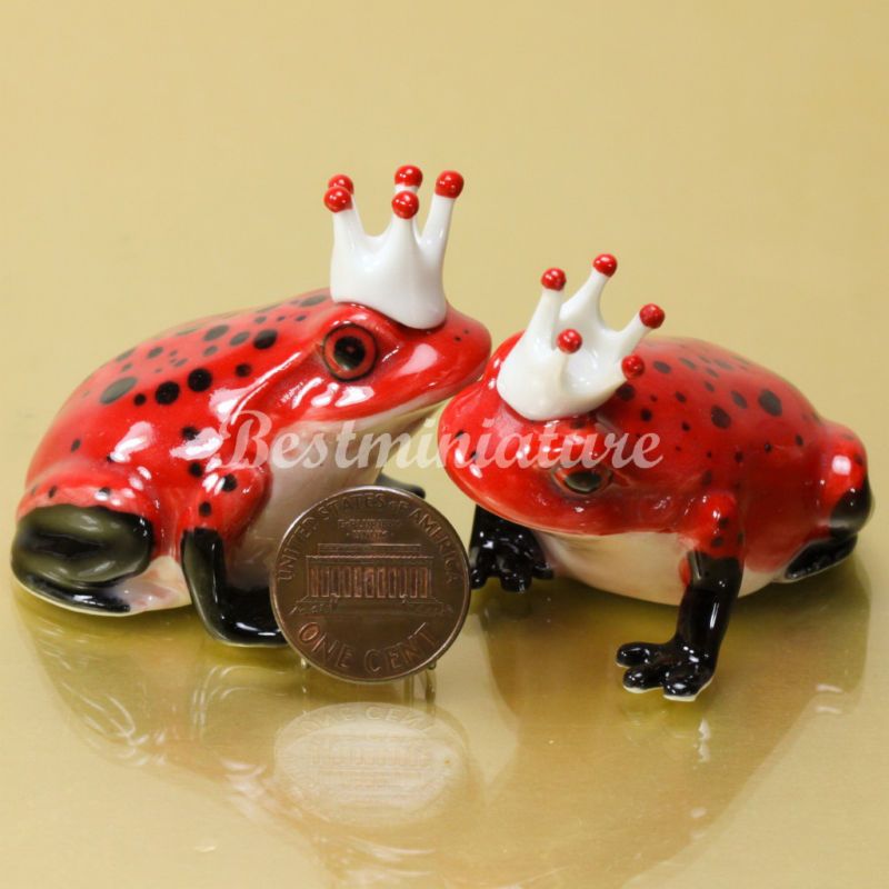 Prince & Princess Frog Miniature Ceramic Figurine  R  