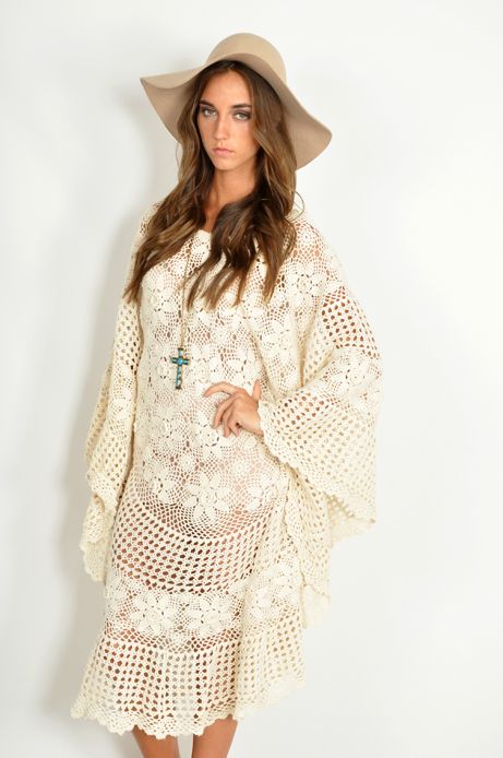 Vtg 70s Cream CUT OUT SCALLOP CROCHET CAPE Kimono Boho Hippie CAPE 