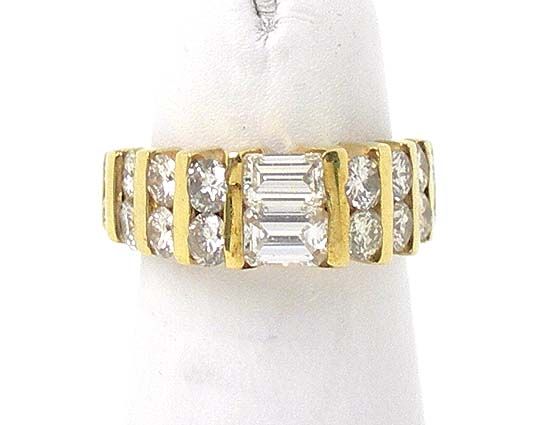 STUNNING 18K GOLD SPARKLING DIAMONDS STYLISH BAND RING  