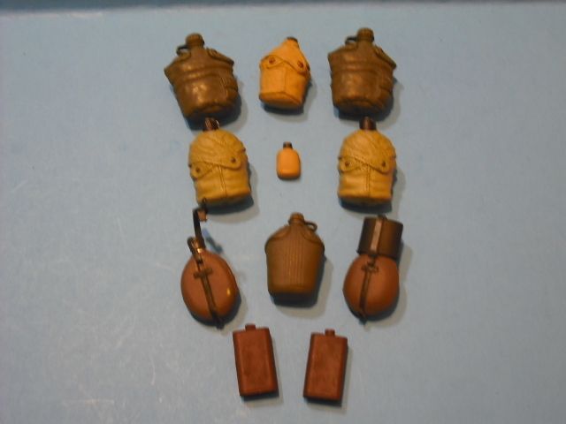 LOT #23 11 CANTEENS AND FLASKS FOR 12  MILITARY FIGS  