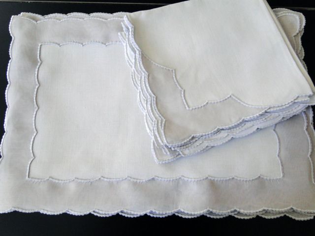 LOVELY MARGHAB SCALLOPINO PLACEMAT SET  