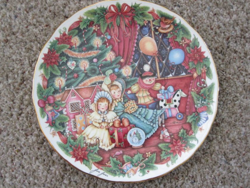 ROYAL ALBERT CHRISTMAS PLATE BONE CHINA, JANE JAMES ARTIST  