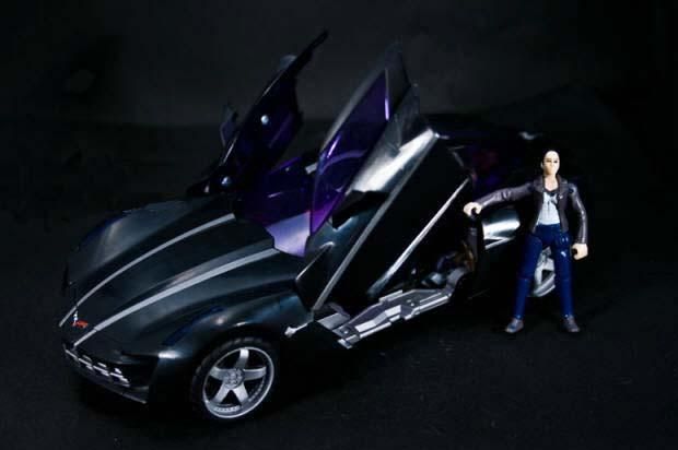   HUMAN ALLIANCE Shadow Blade Sideswipe and MIKAELA BANES figure  