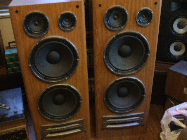 TECHNICS SB A71 SPEAKERS RARE, CLEAN, ORIGINAL AND FULLY INTACT 